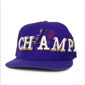 Twnty Two - LA champion Snap back hat